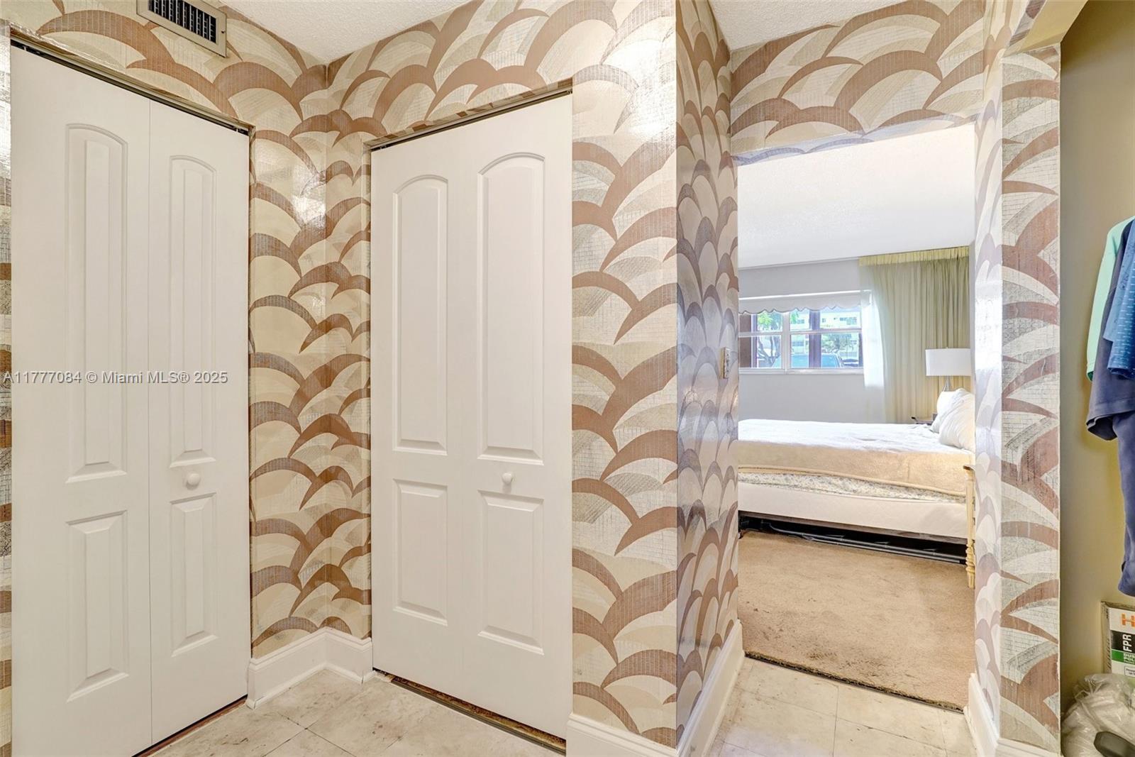 410 SE 2nd St #118, Hallandale Beach, Florida image 23