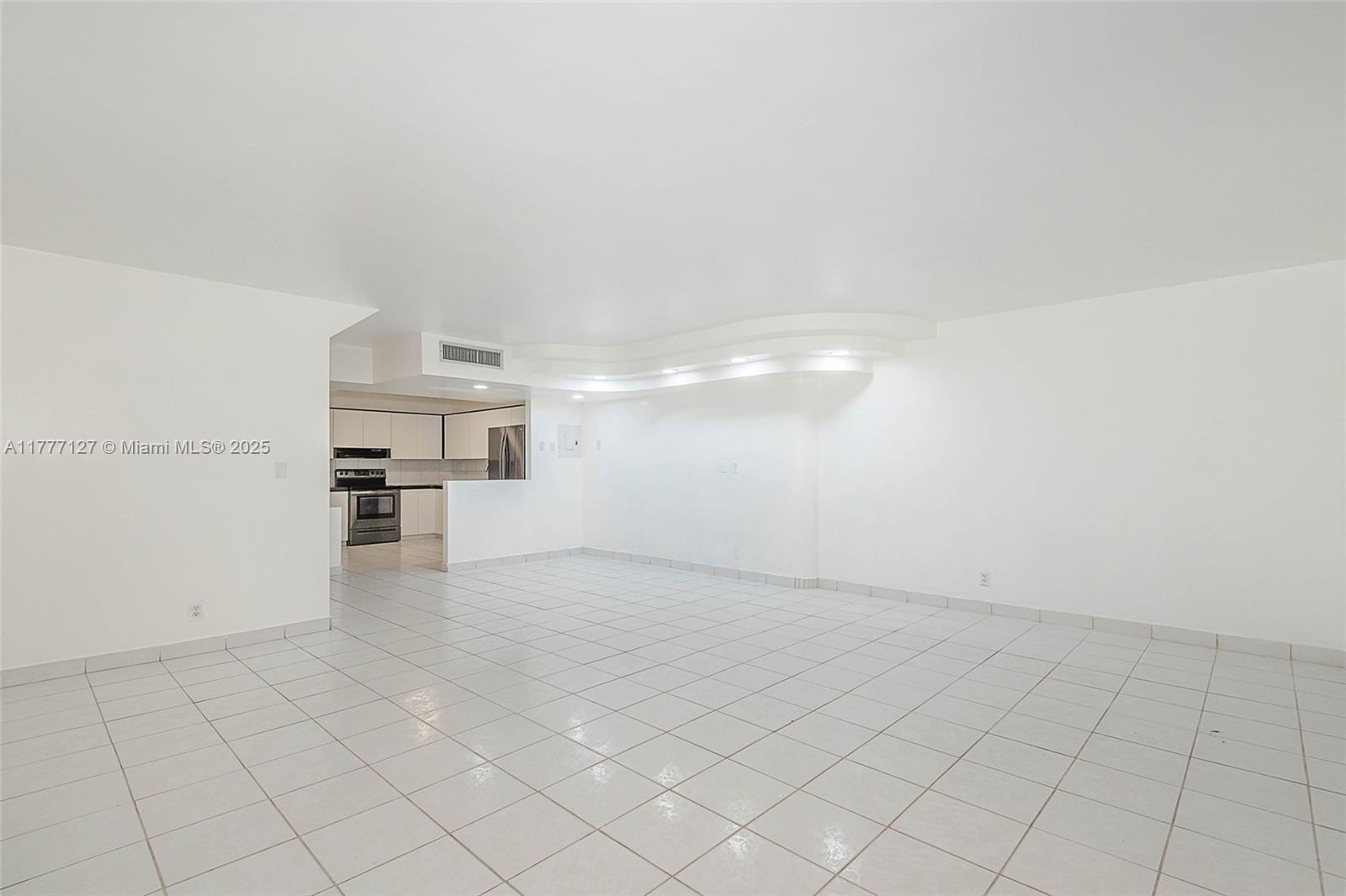 20350 W Country Club Dr #110-4, Aventura, Florida image 12