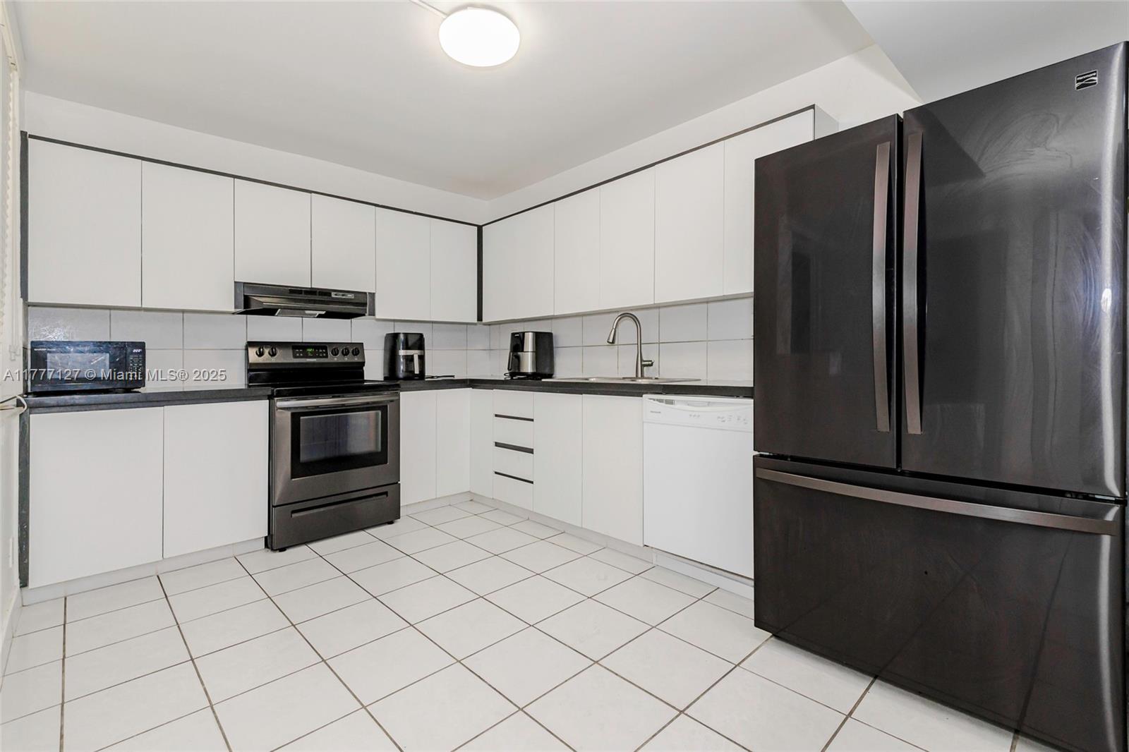 20350 W Country Club Dr #110-4, Aventura, Florida image 16