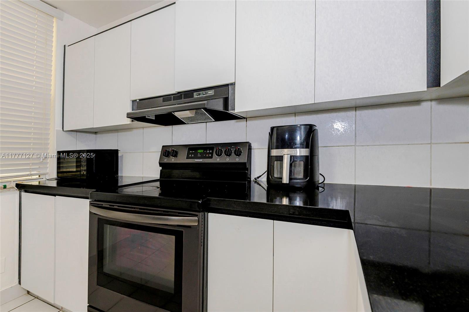 20350 W Country Club Dr #110-4, Aventura, Florida image 19