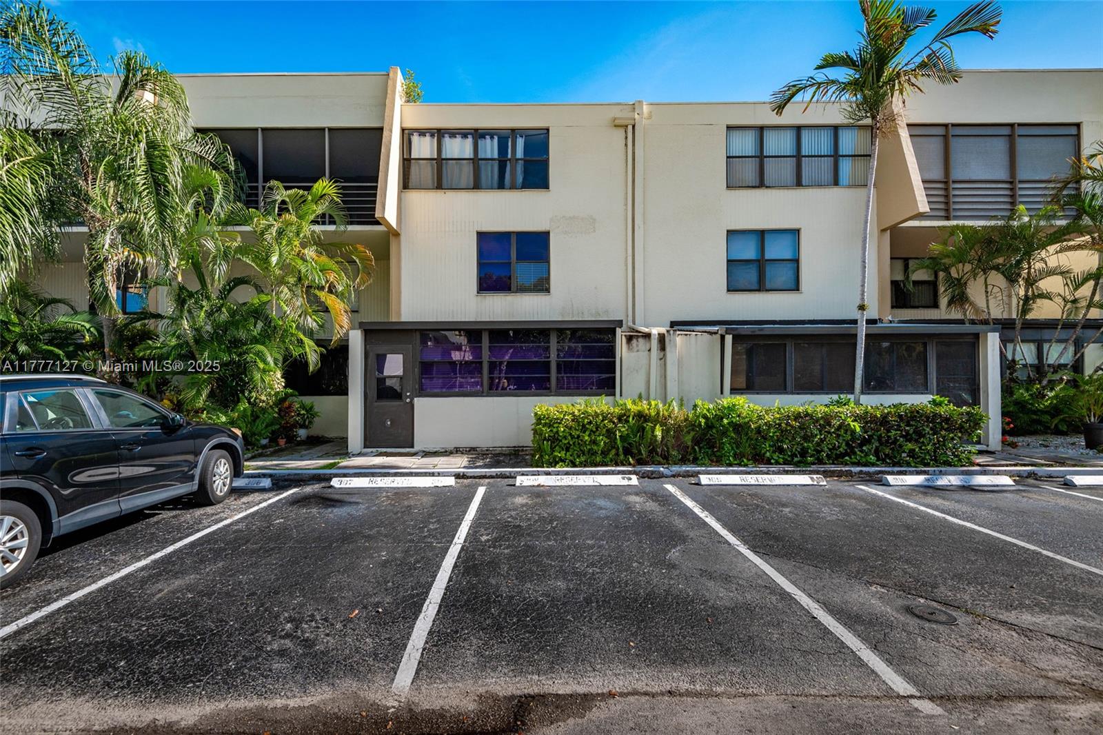 20350 W Country Club Dr #110-4, Aventura, Florida image 7