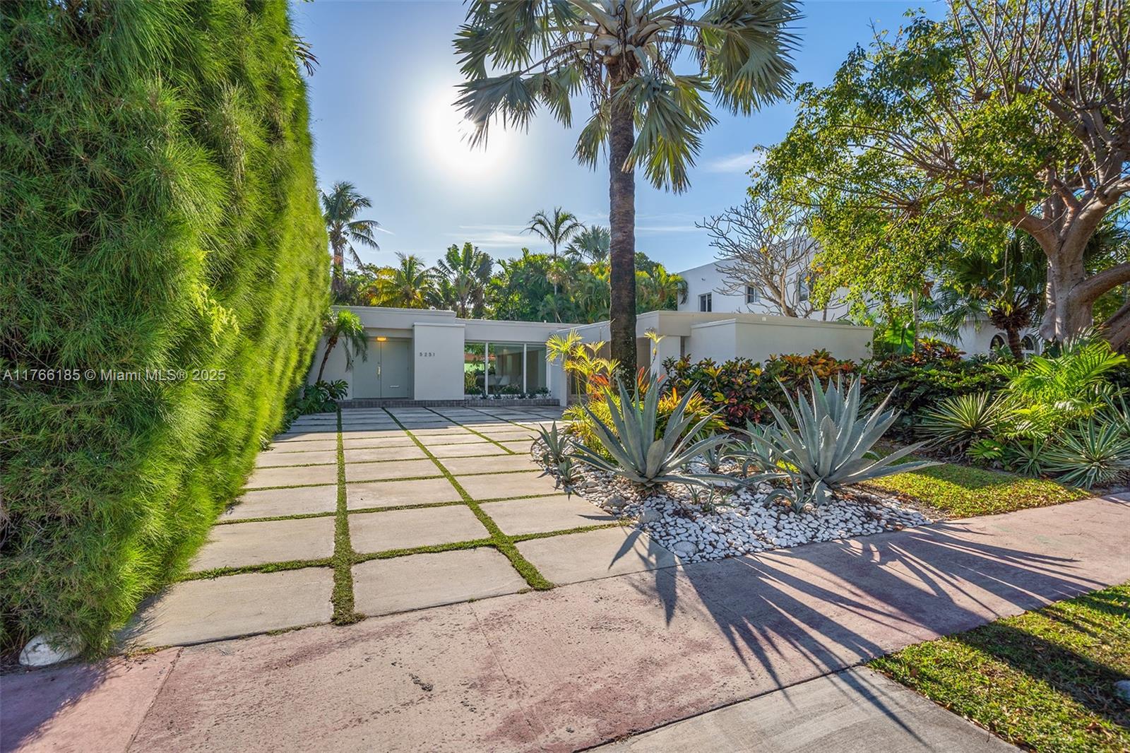 5251 La Gorce Dr, Miami Beach, Florida image 3