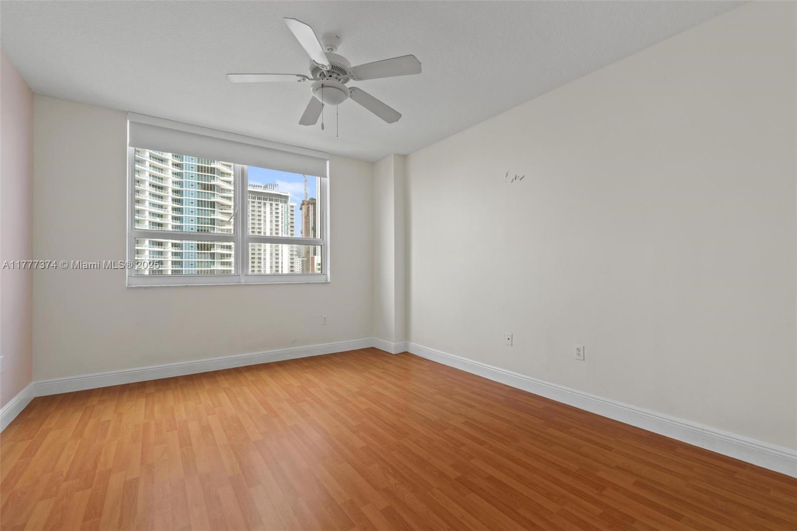 Listing Photo 12