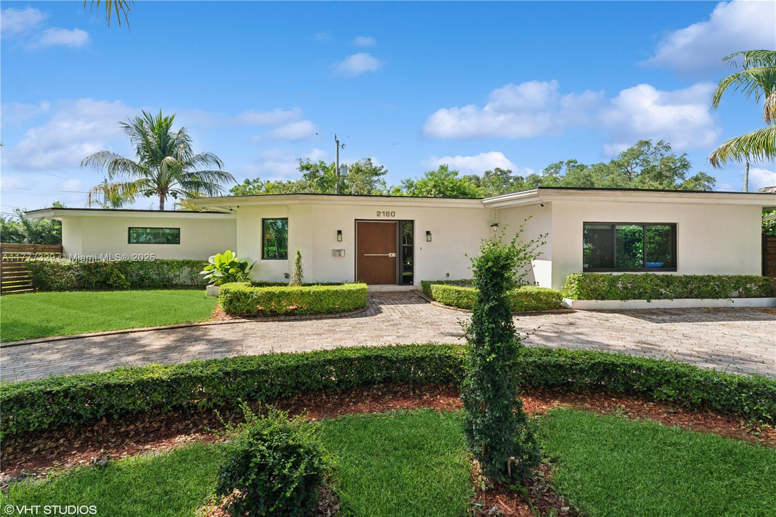 2180 NE 191st Dr, North Miami Beach, Florida image 2