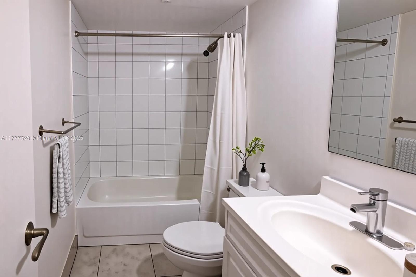 153 Lakeview Dr #101, Weston, Florida image 6