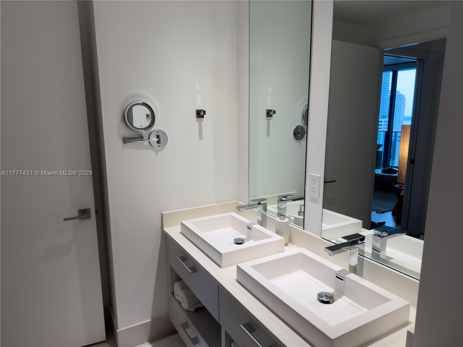 55 SW 9th St #1802, Miami FL 33130