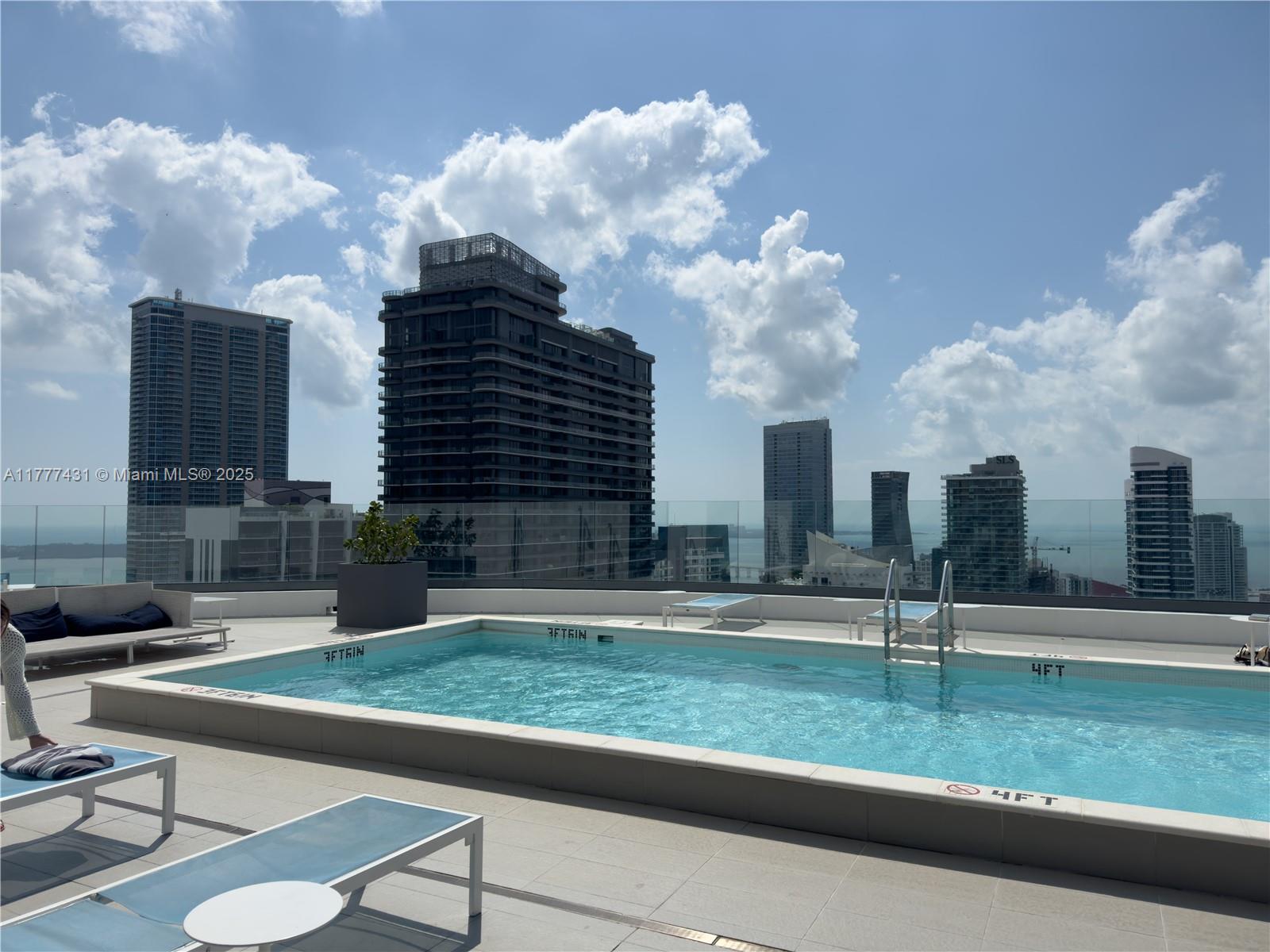 55 SW 9th St #1802, Miami FL 33130
