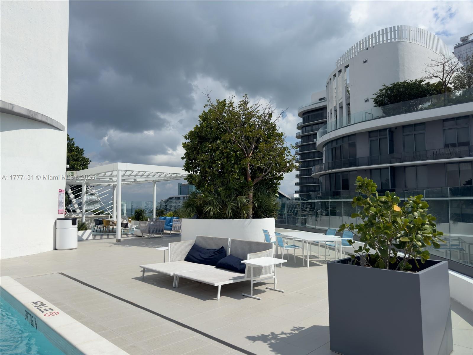 55 SW 9th St #1802, Miami FL 33130