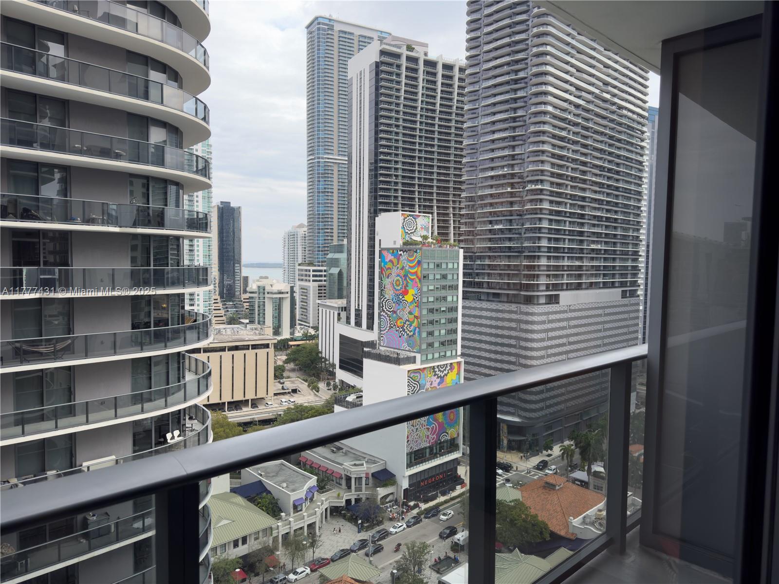 55 SW 9th St #1802, Miami FL 33130