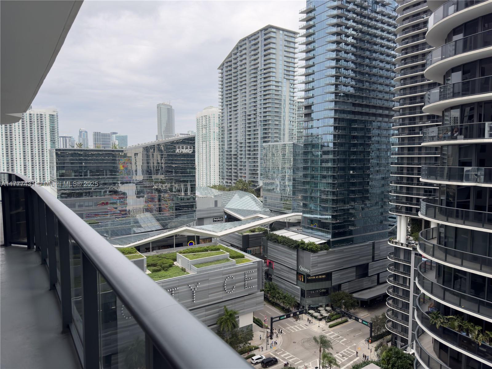 55 SW 9th St #1802, Miami FL 33130