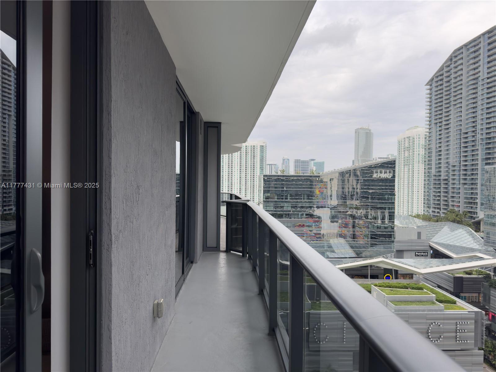 55 SW 9th St #1802, Miami FL 33130