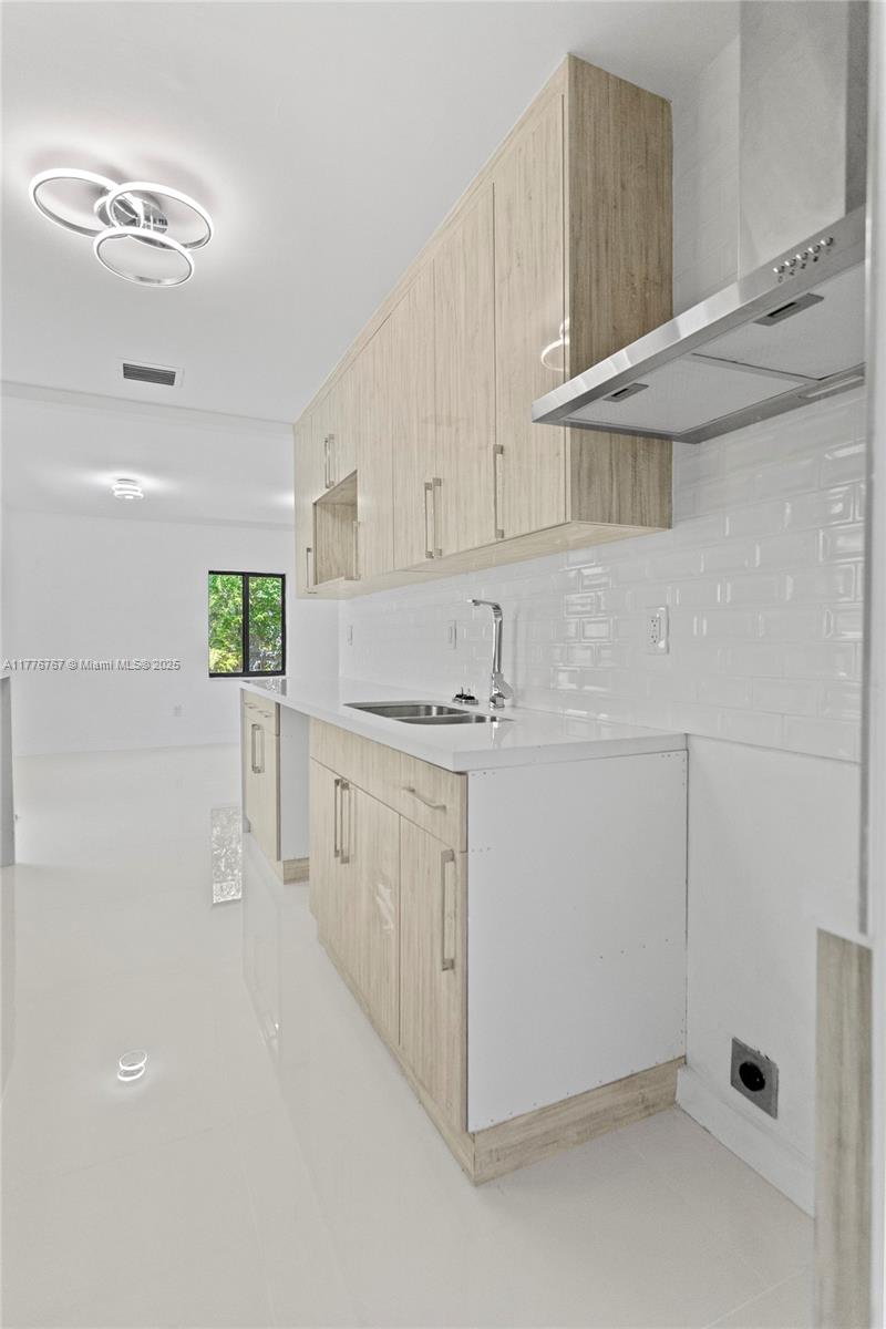 1640 NE 183 St, North Miami Beach, Florida image 16