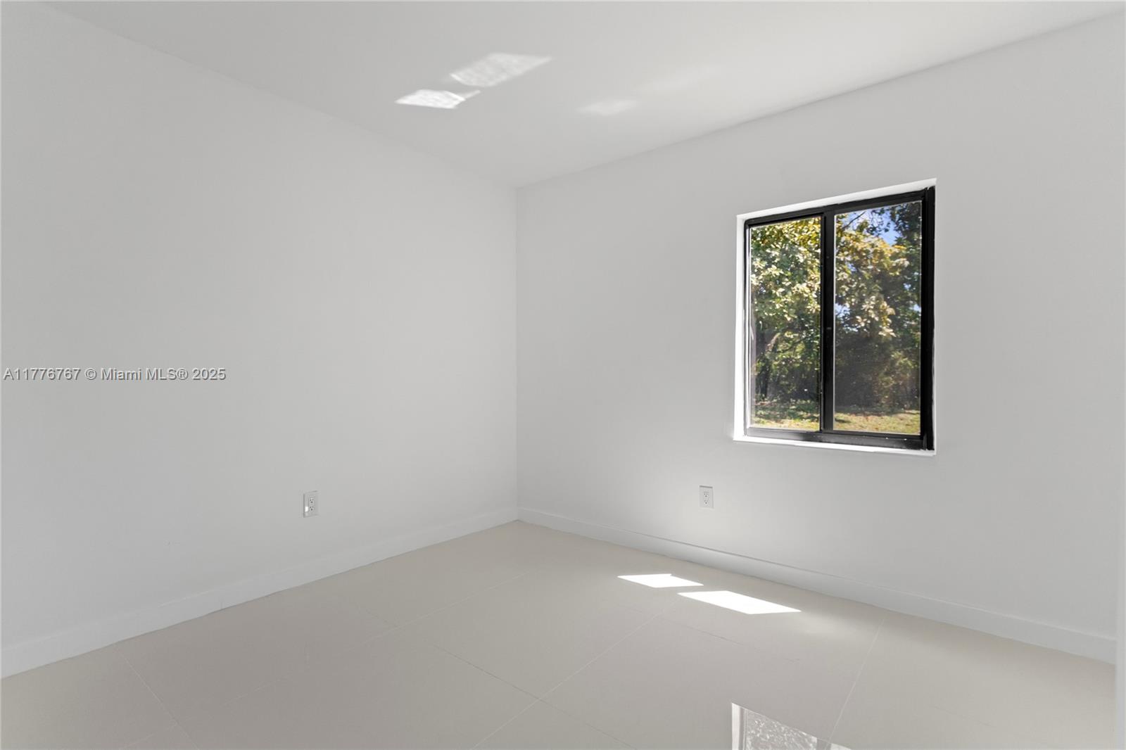 1640 NE 183 St, North Miami Beach, Florida image 23