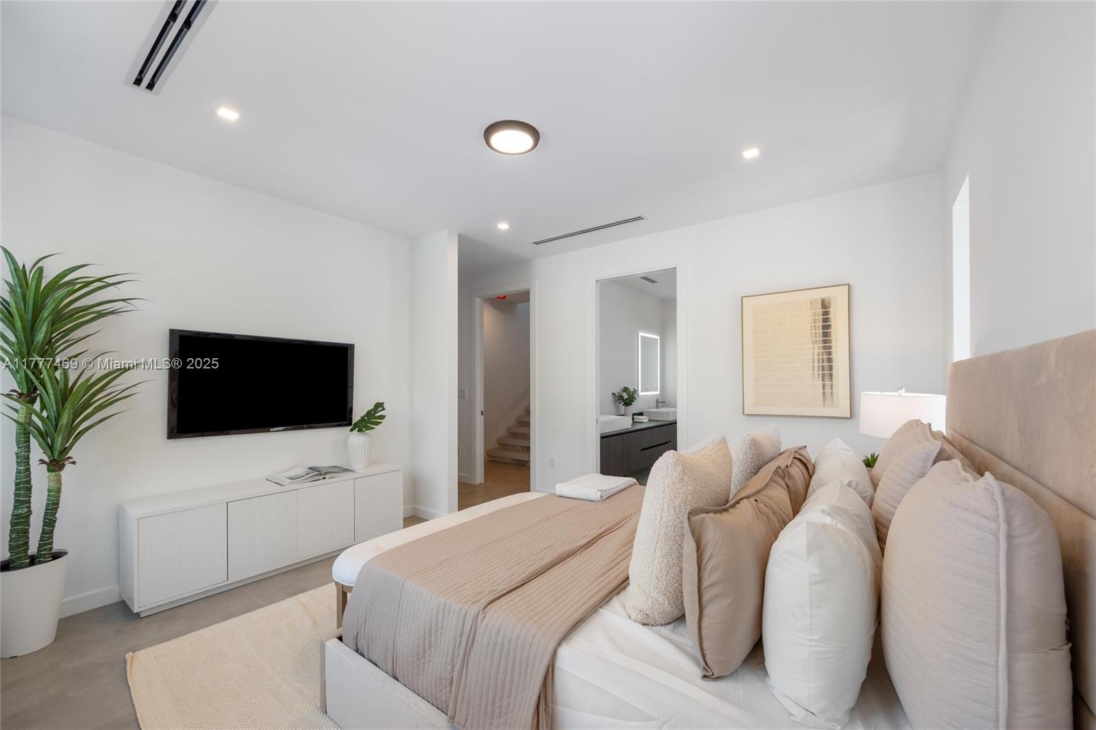 Listing Photo 12