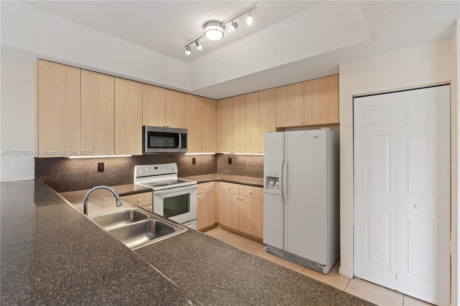20868 SW 89th Path, Cutler Bay, Florida image 16