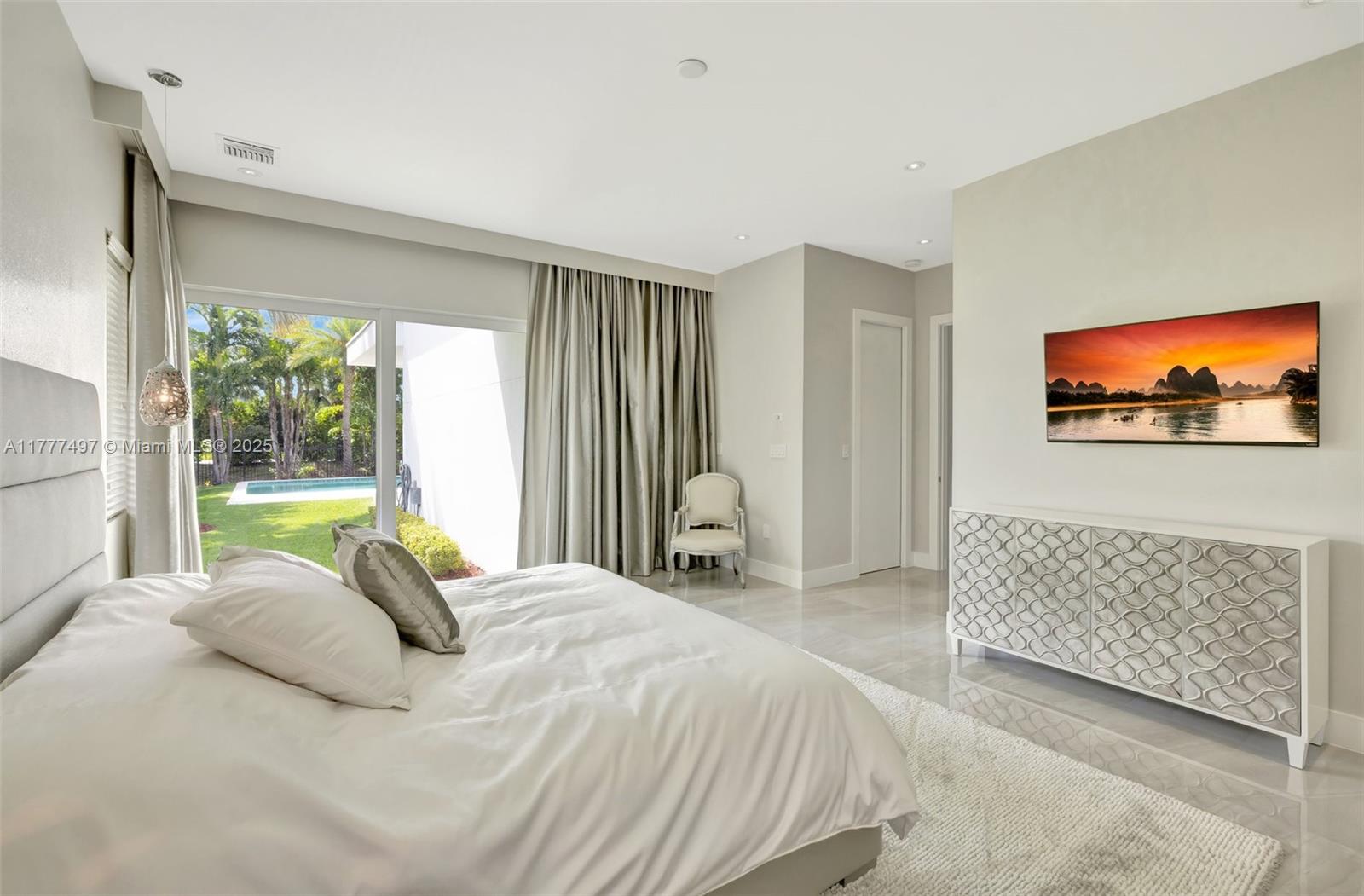 907 Diplomat Pkwy, Hallandale Beach, Florida image 22