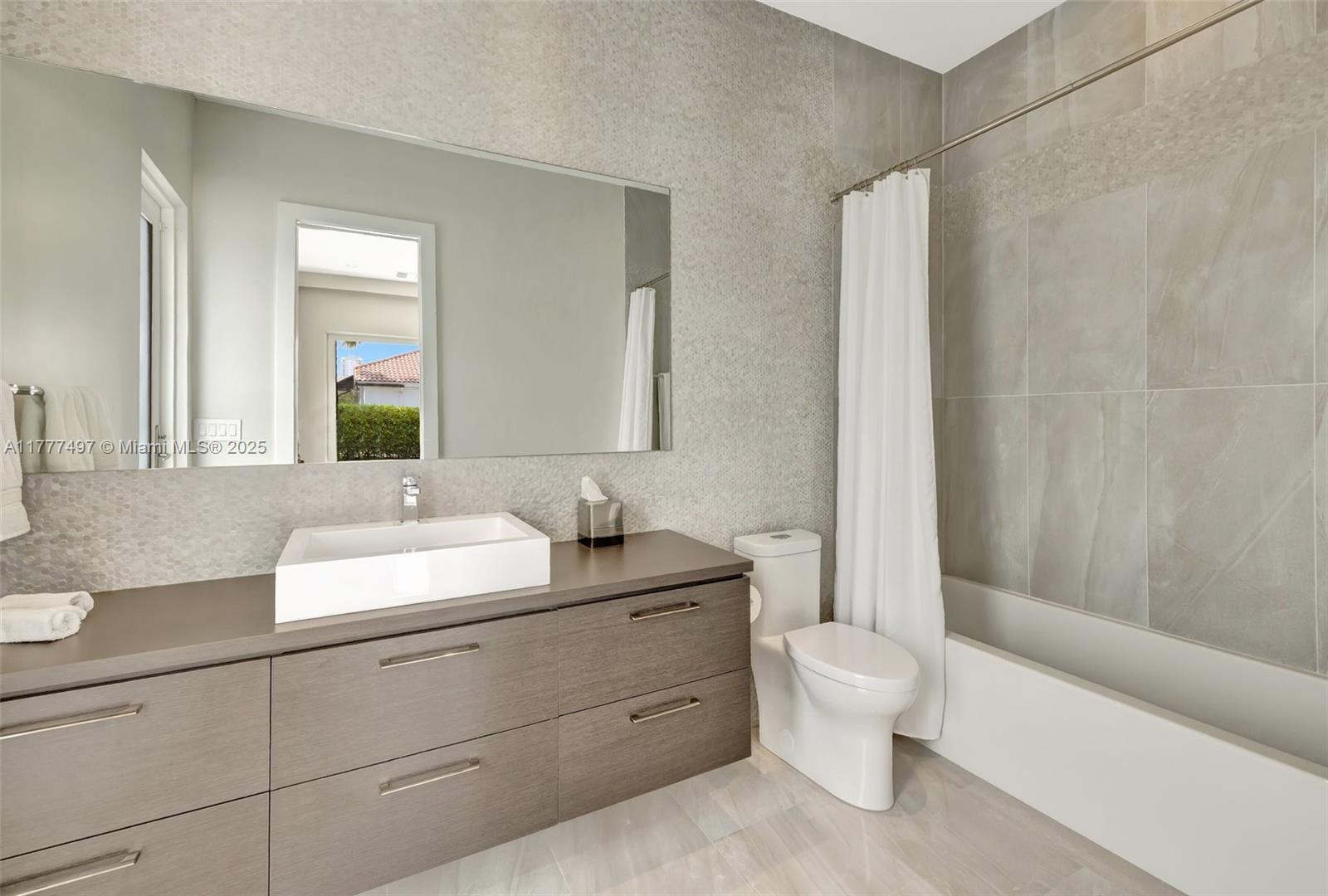 907 Diplomat Pkwy, Hallandale Beach, Florida image 37