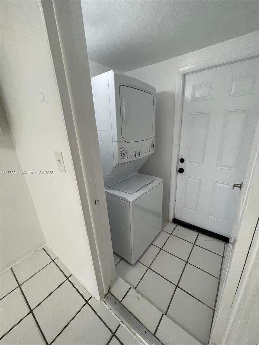 2431 S Plunkett St, Hollywood, Florida image 4