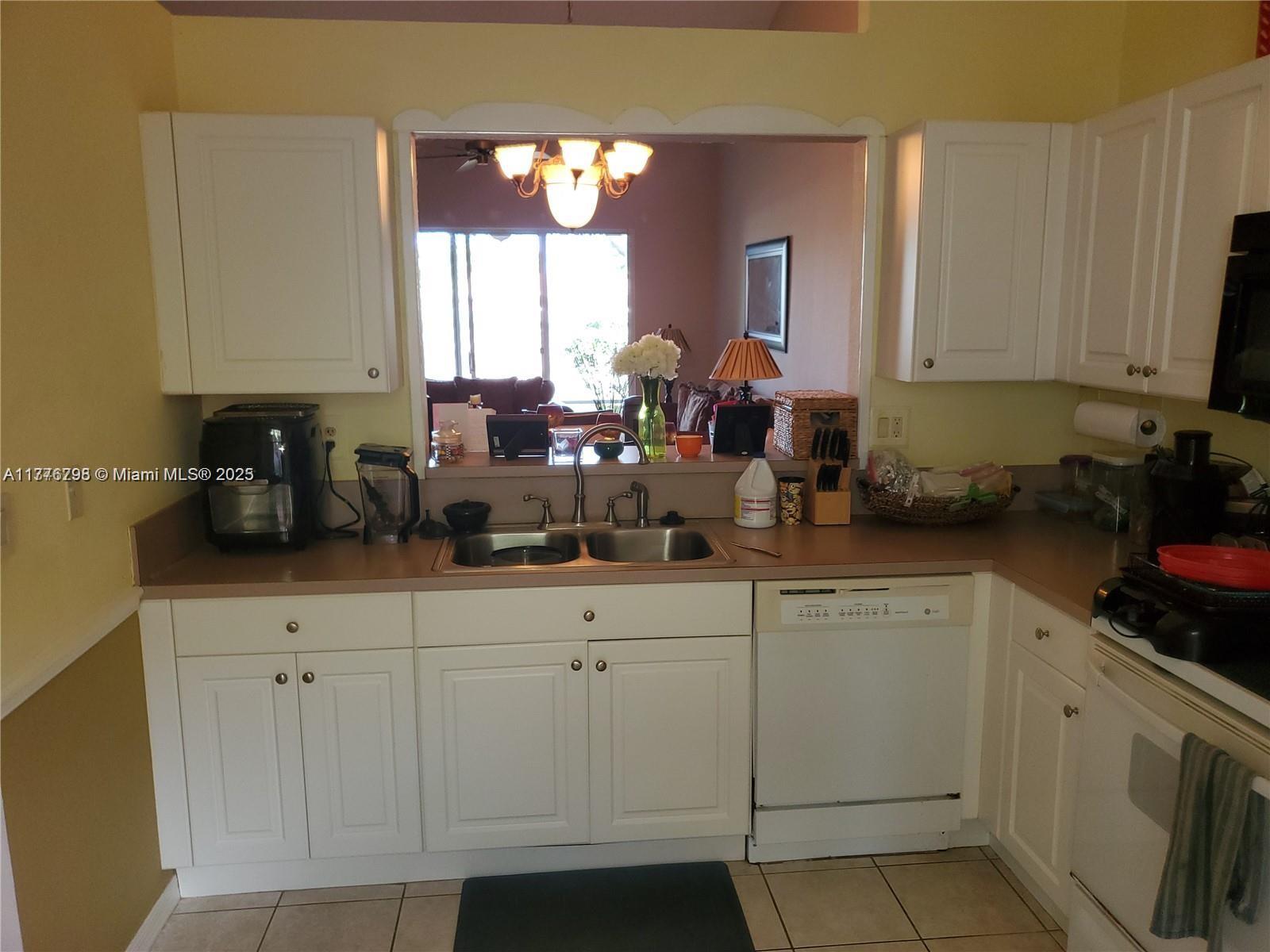 2590 E Aragon Blvd #2, Sunrise, Florida image 4