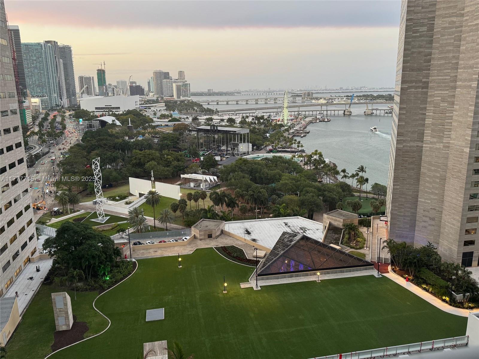 325 S Biscayne Blvd #2120, Miami FL 33131