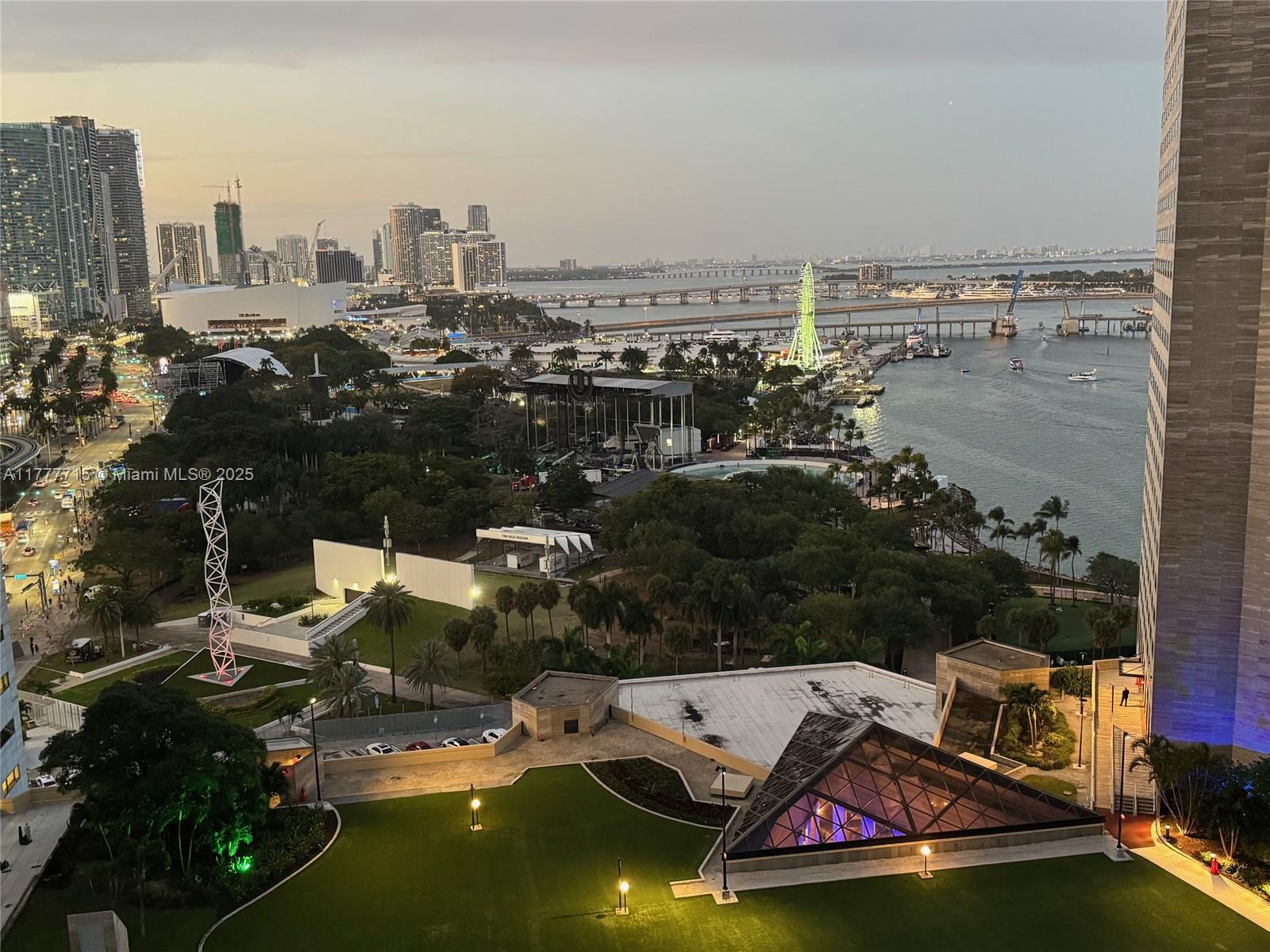 325 S Biscayne Blvd #2120, Miami FL 33131