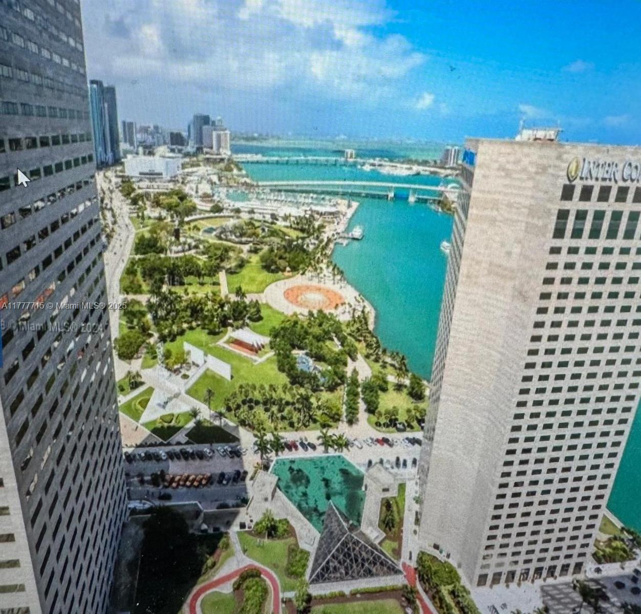 325 S Biscayne Blvd #2120, Miami FL 33131