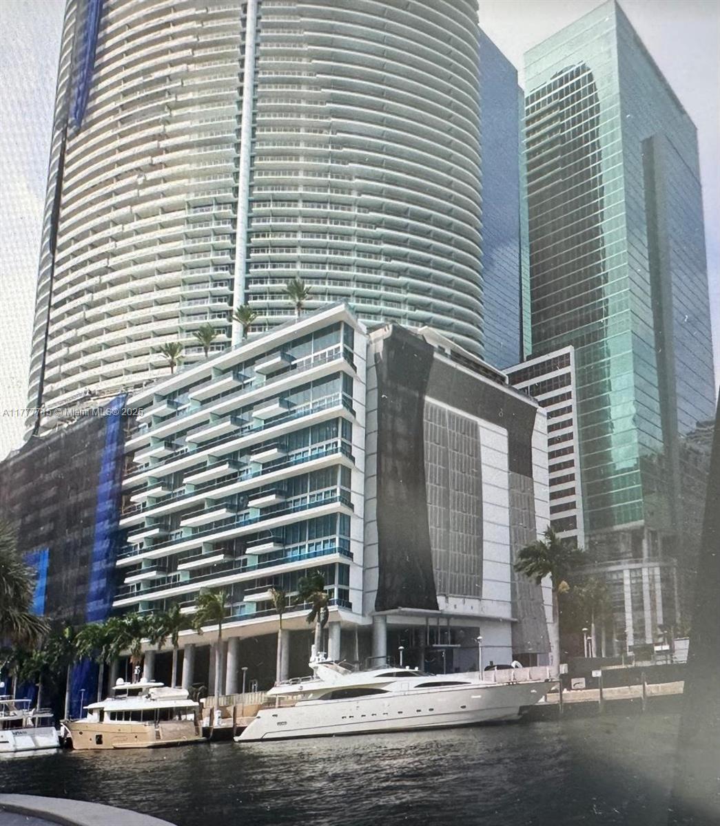 325 S Biscayne Blvd #2120, Miami FL 33131