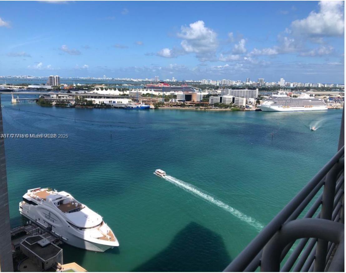 325 S Biscayne Blvd #2120, Miami FL 33131