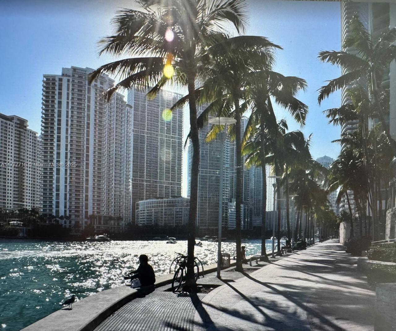 325 S Biscayne Blvd #2120, Miami FL 33131