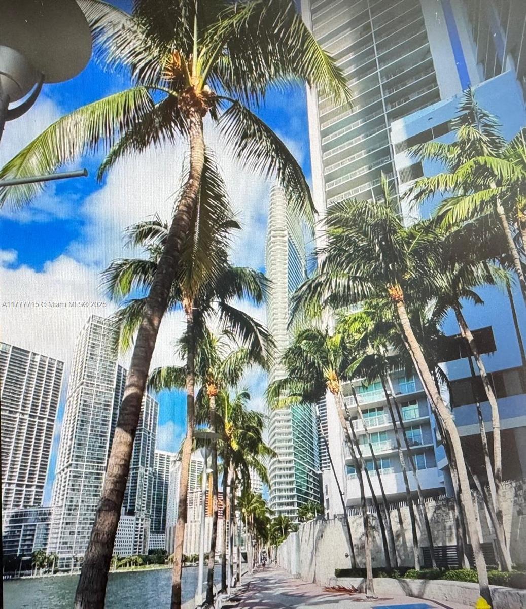325 S Biscayne Blvd #2120, Miami FL 33131