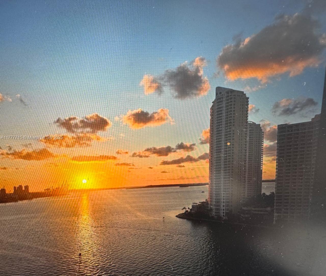 325 S Biscayne Blvd #2120, Miami FL 33131