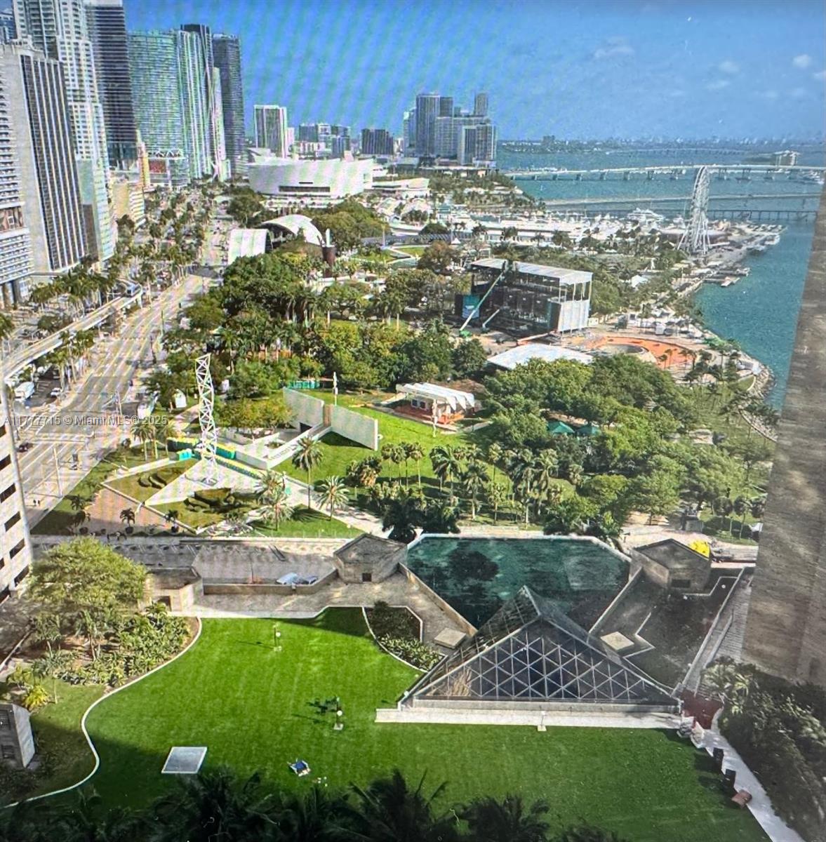 325 S Biscayne Blvd #2120, Miami FL 33131