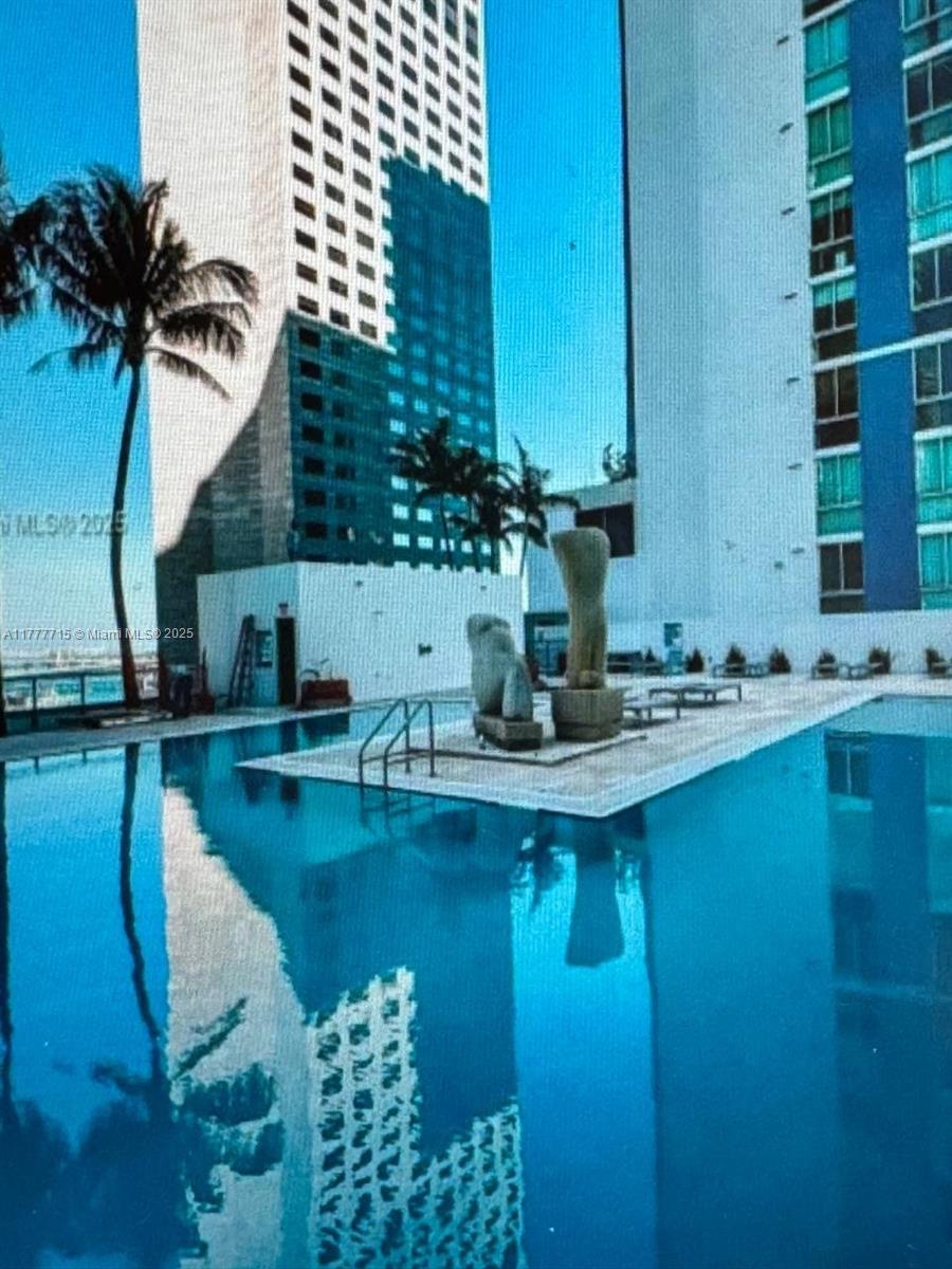 325 S Biscayne Blvd #2120, Miami FL 33131