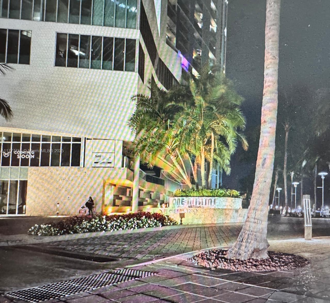 325 S Biscayne Blvd #2120, Miami FL 33131