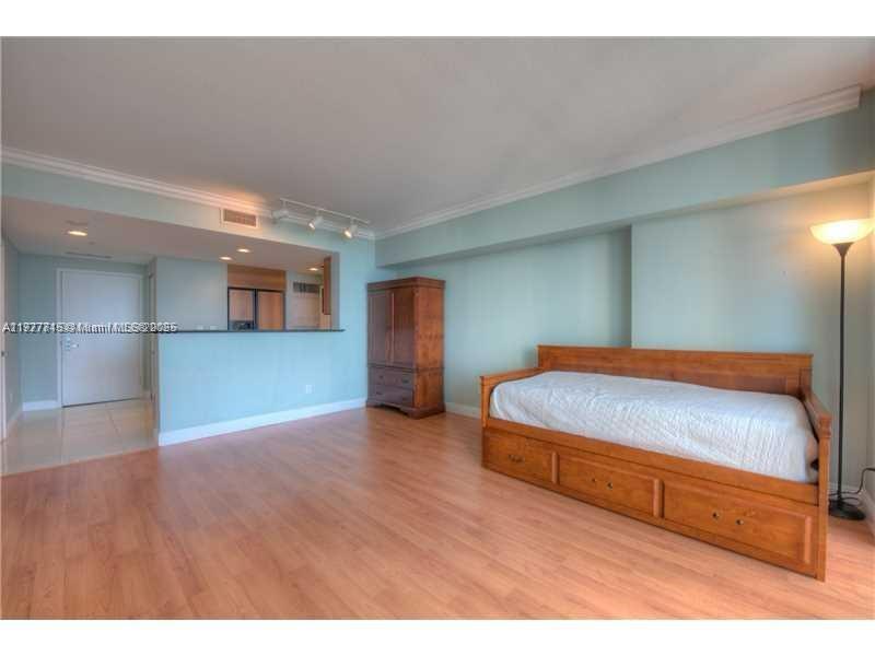 325 S Biscayne Blvd #2120, Miami FL 33131