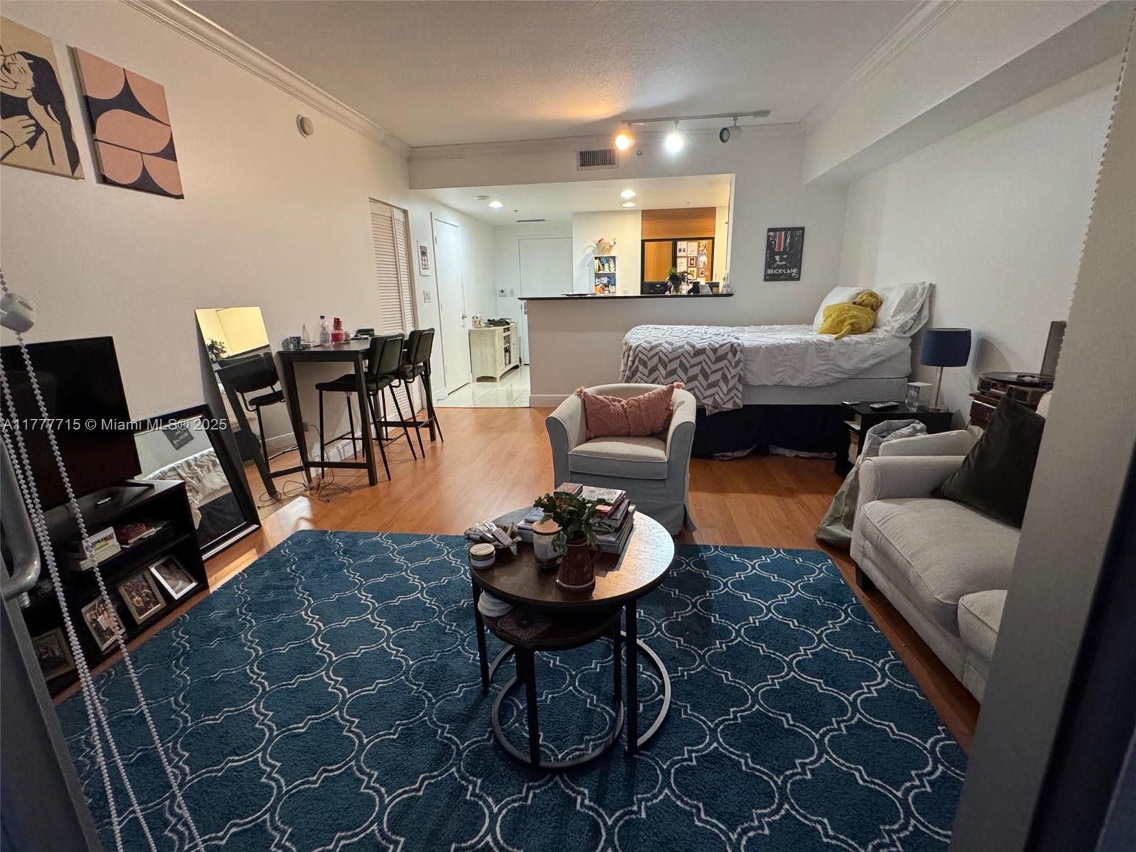 325 S Biscayne Blvd #2120, Miami FL 33131