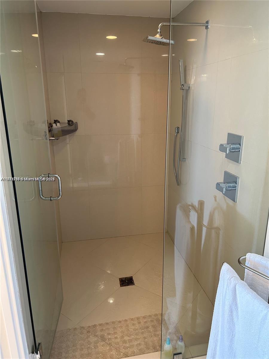 600 NE 27th St #3003, Miami FL 33137
