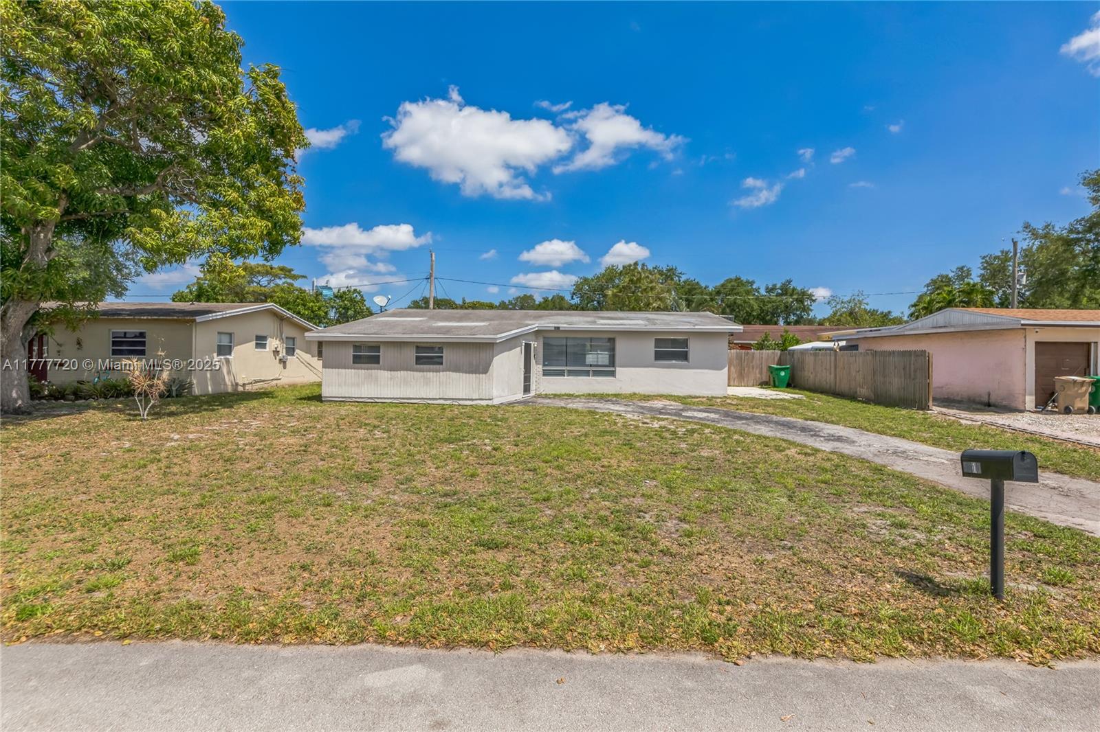 5810 SW 54th Ave, Davie, Florida image 2