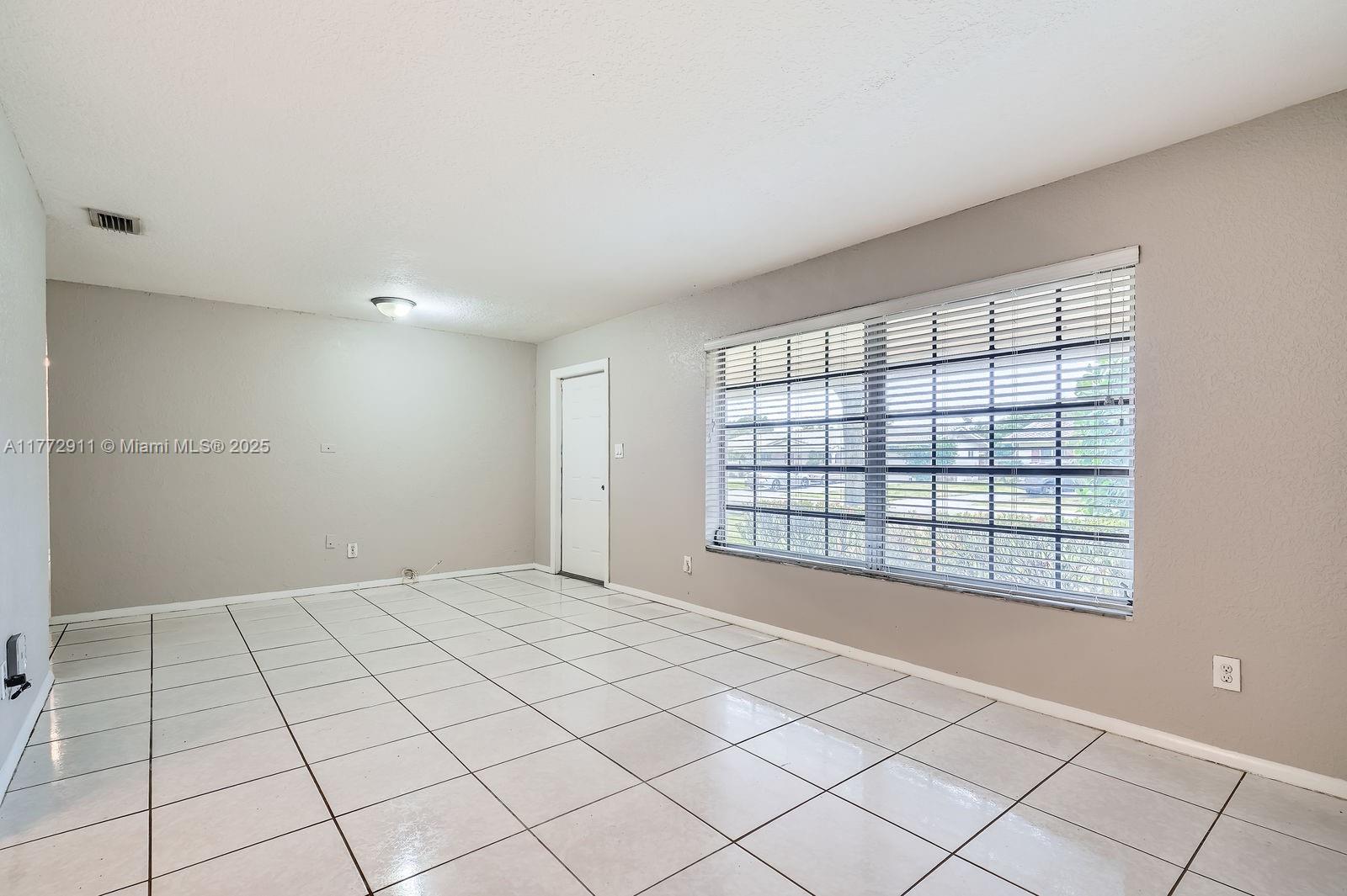7301 NW 11th St, Plantation, Florida image 11