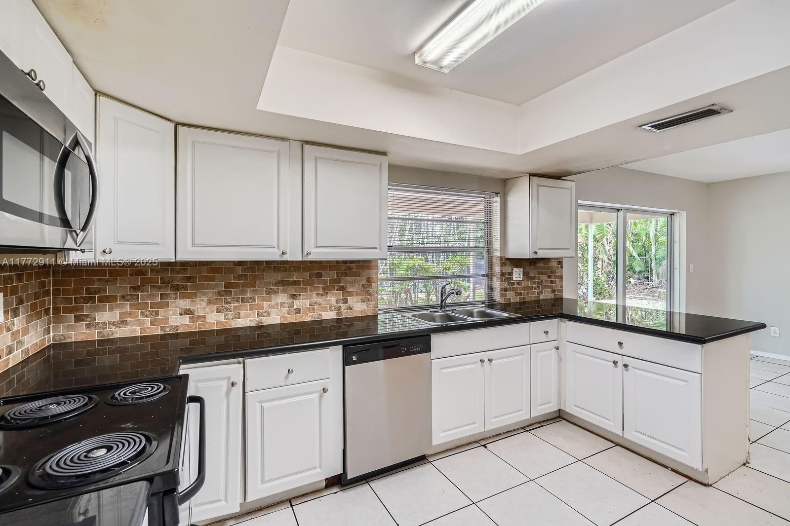 7301 NW 11th St, Plantation, Florida image 9