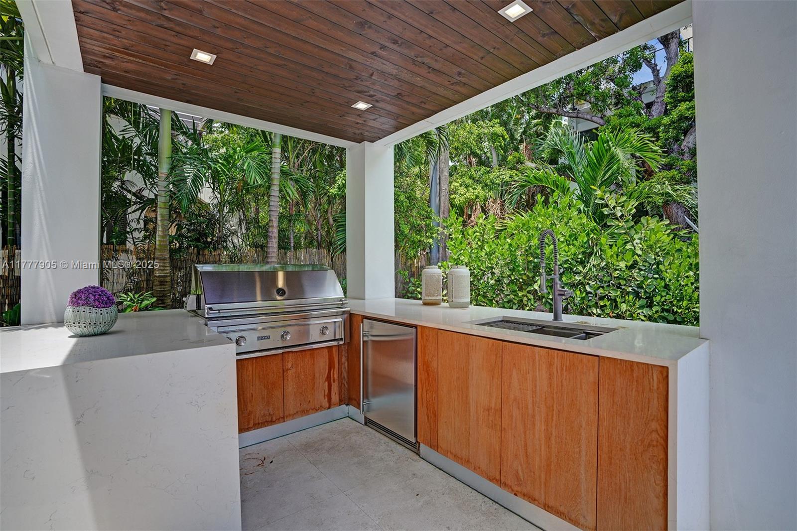 201 Buttonwood Dr, Key Biscayne, Florida image 31