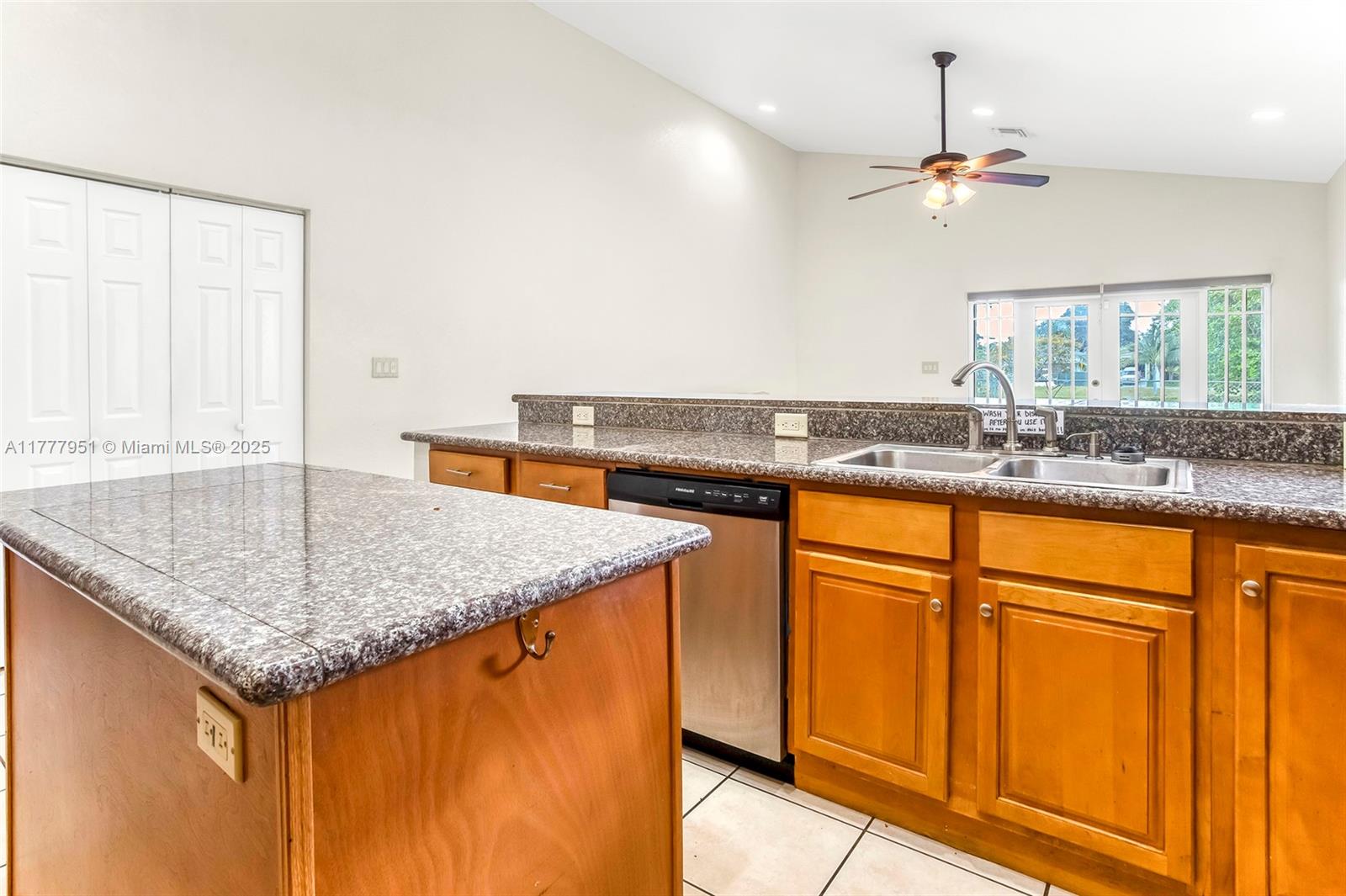 2730 Washington Dr, Fort Lauderdale, Florida image 12
