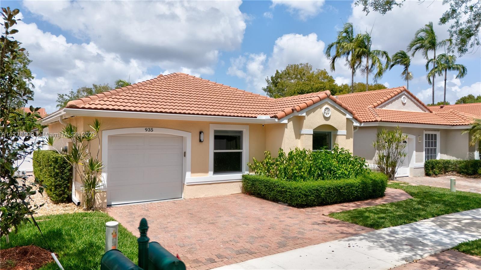 935 Jade Ct, Weston, Florida image 5