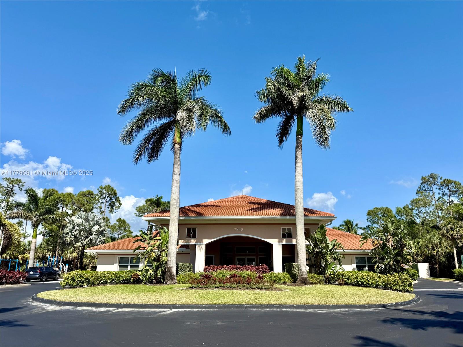 7550 Meadow Lakes Dr #4704, Naples, Florida image 25