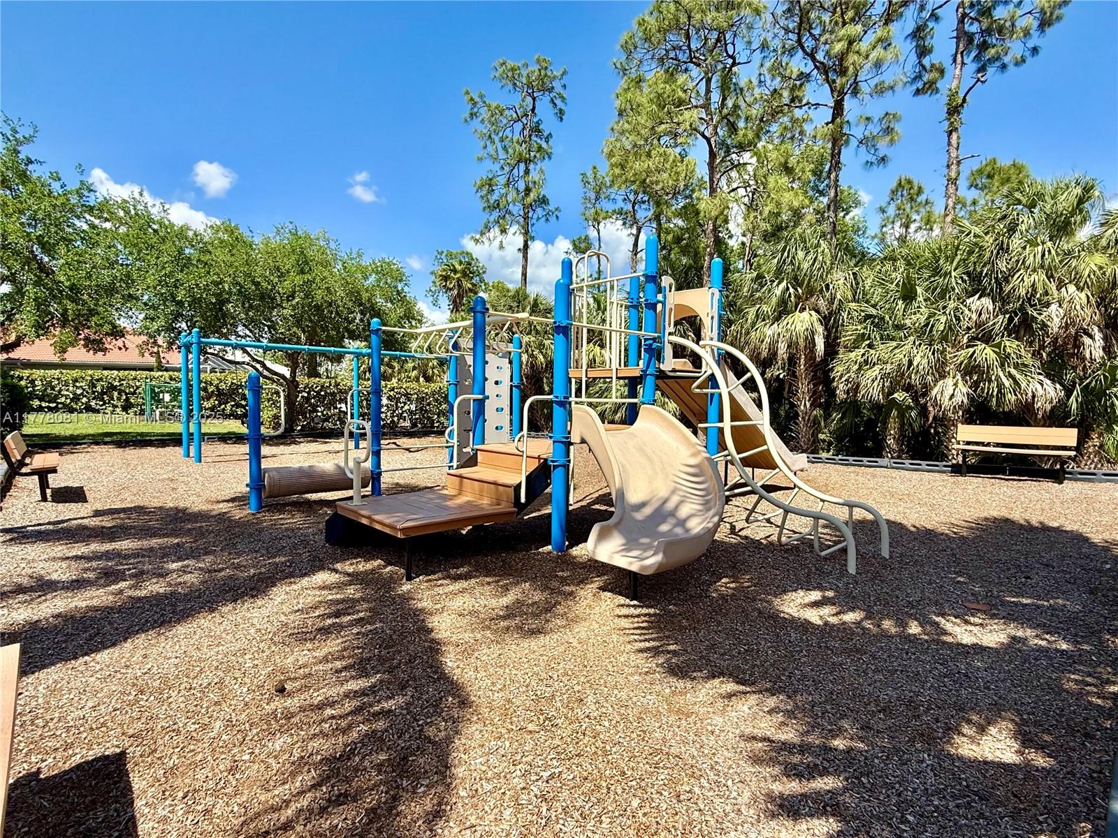 7550 Meadow Lakes Dr #4704, Naples, Florida image 26