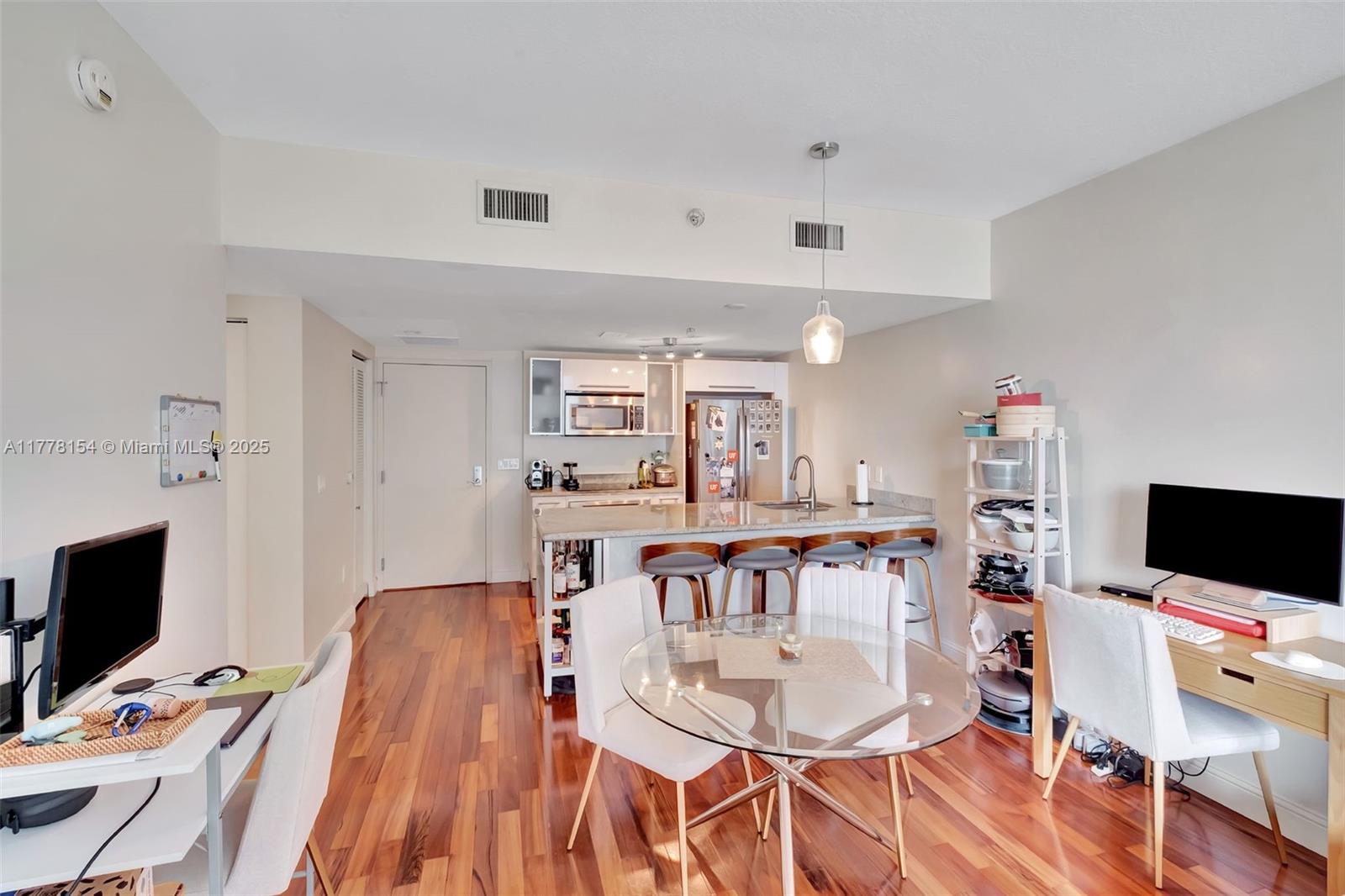 Listing Photo 8