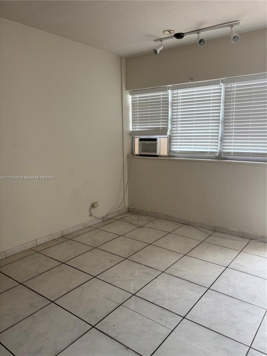 26 Diplomat Pkwy #2248, Hallandale Beach, Florida image 11