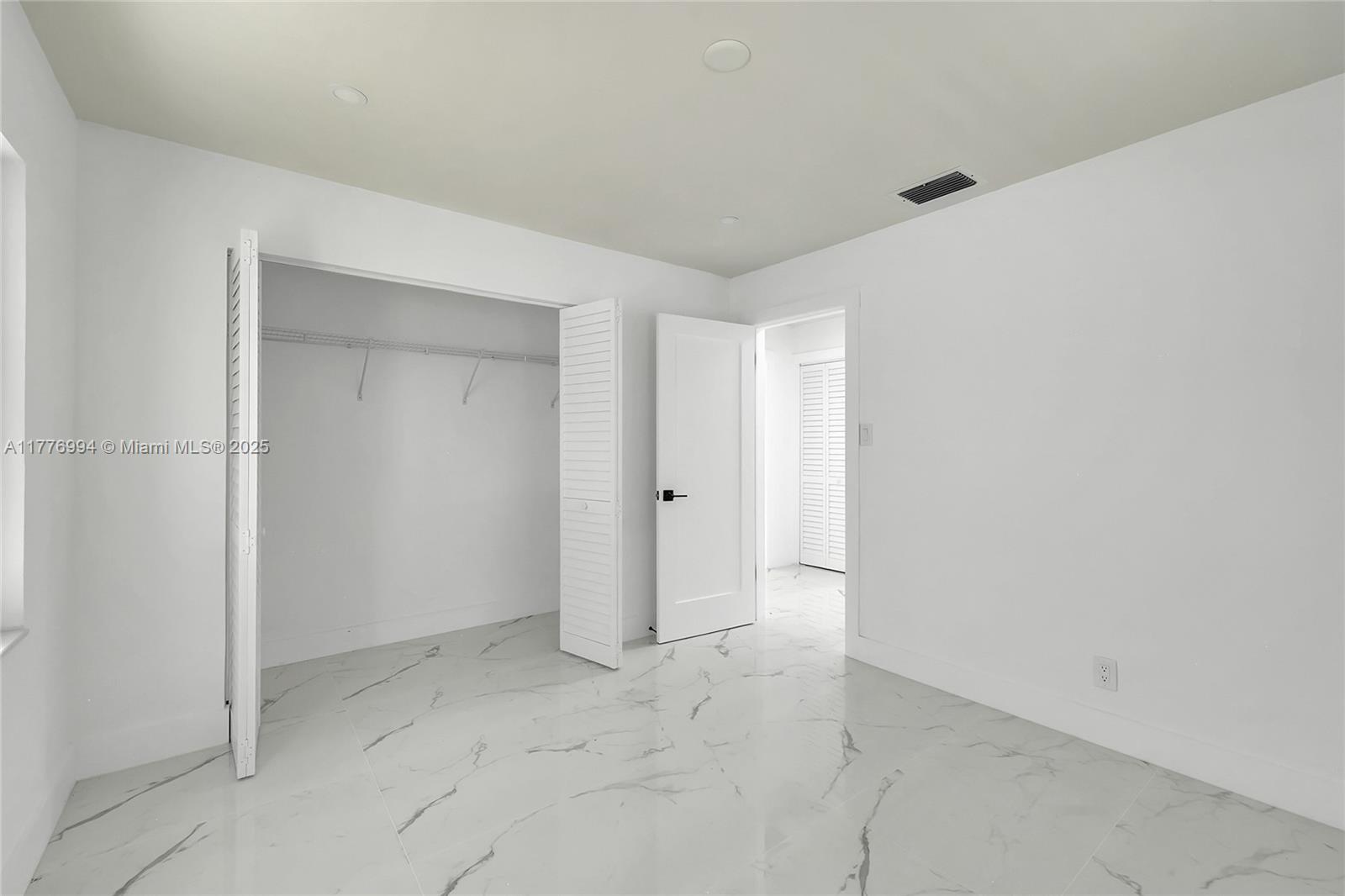 Residentialincome, Hollywood, Florida image 16
