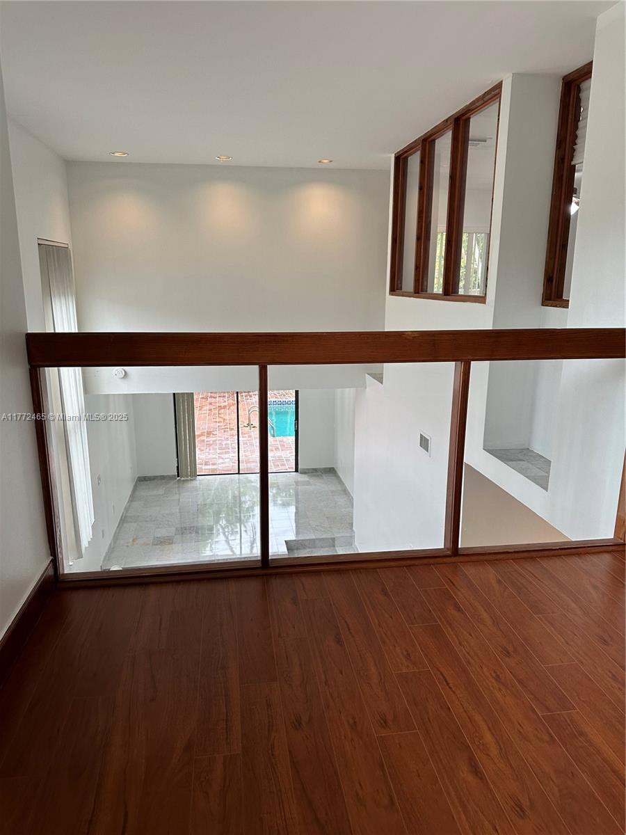 Listing Photo 14