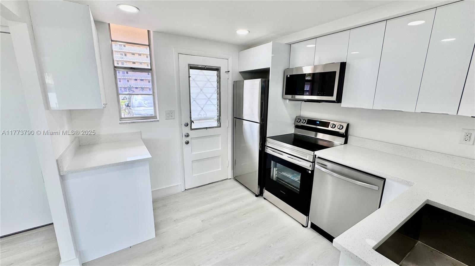 2999 Point East Dr #C101, Aventura, Florida image 26